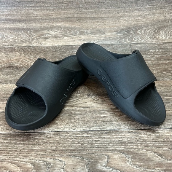 Oofos Ooahh Matte Black M7 W9 Sport Flex Slide Recovery Adjustable Hook & Loop - Picture 3 of 11